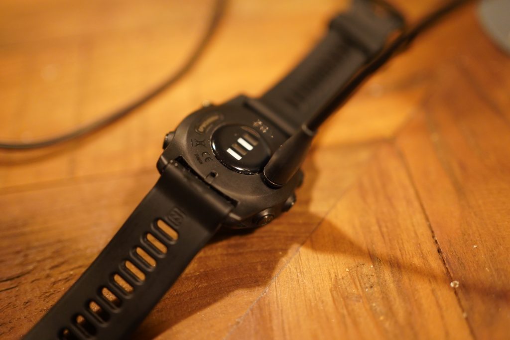 Opladen Garmin Forerunner 745
